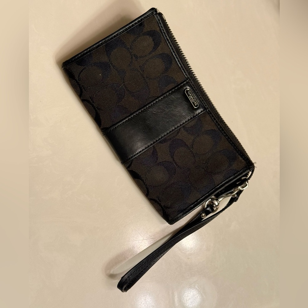 Vintage Coach Signature Black Wristlet Clutch